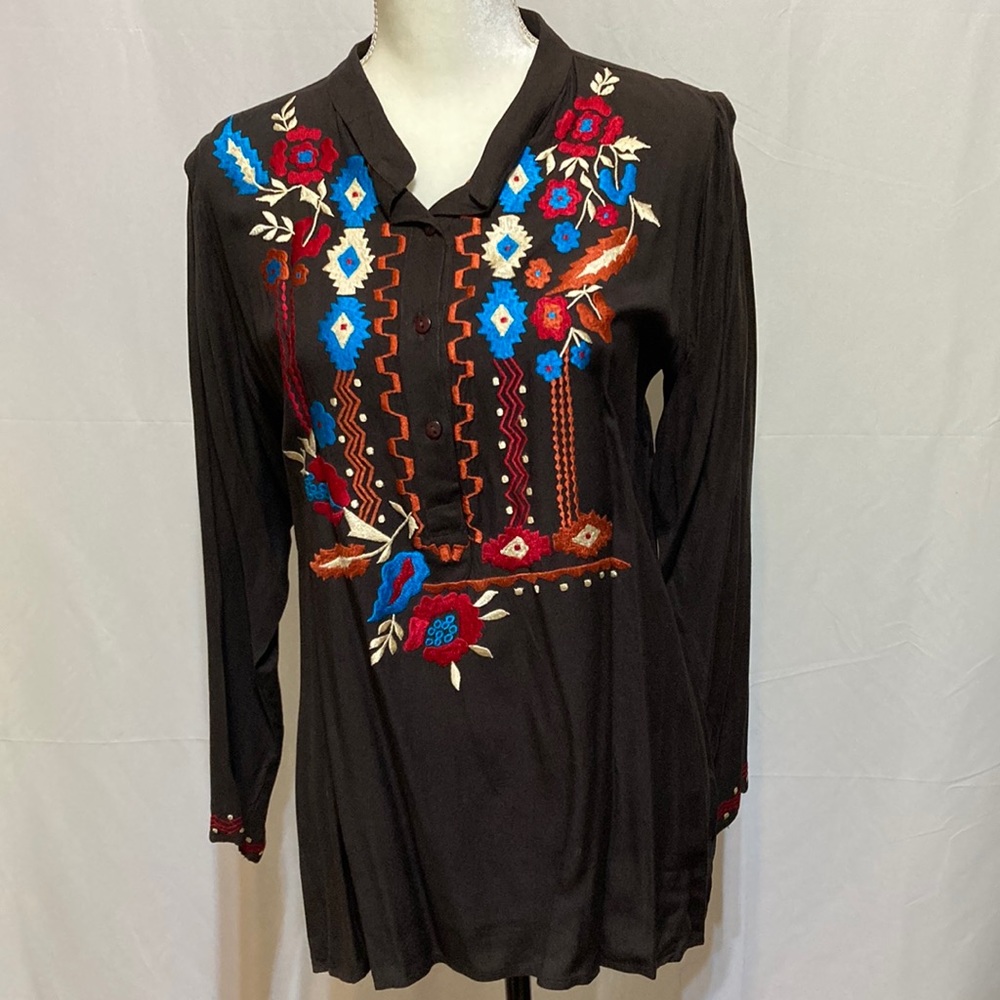 ROD’S TRUE WESTERN NWOT BLACK EMBROIDERED BLOUSE